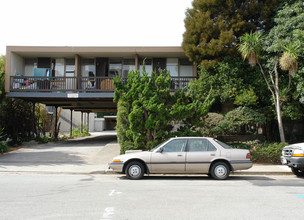 Casa Marco Polo in Burlingame, CA - Foto de edificio - Building Photo