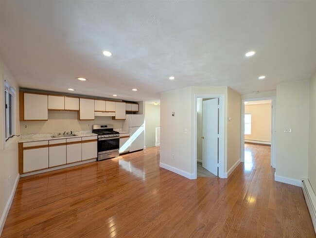 6 Evergreen Sq, Unit 3 in Somerville, MA - Building Photo - Building Photo