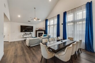 4407 Cinnamon Stone Dr in Arlington, TX - Foto de edificio - Building Photo