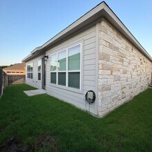 3750 E Palm Valley Blvd in Round Rock, TX - Foto de edificio - Building Photo
