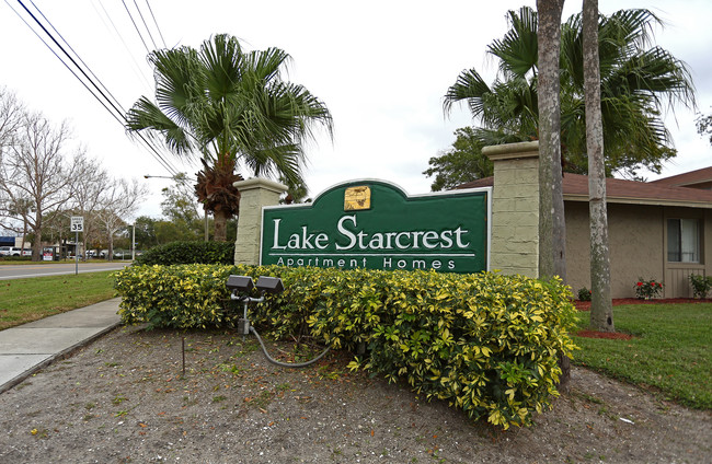 Lake Starcrest Village Apartments in Clearwater, FL - Foto de edificio - Building Photo