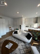 918 Manning Ave in Toronto, ON - Building Photo - Building Photo