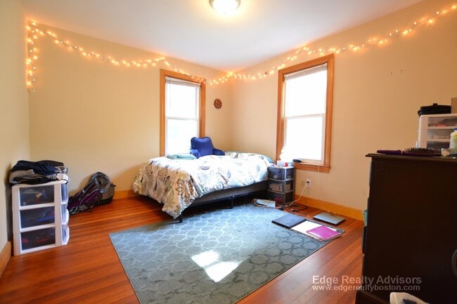 85 Nottinghill Rd, Unit 1 in Boston, MA - Foto de edificio - Building Photo