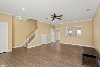 215 Ashby Dr in Greenville, SC - Foto de edificio - Building Photo