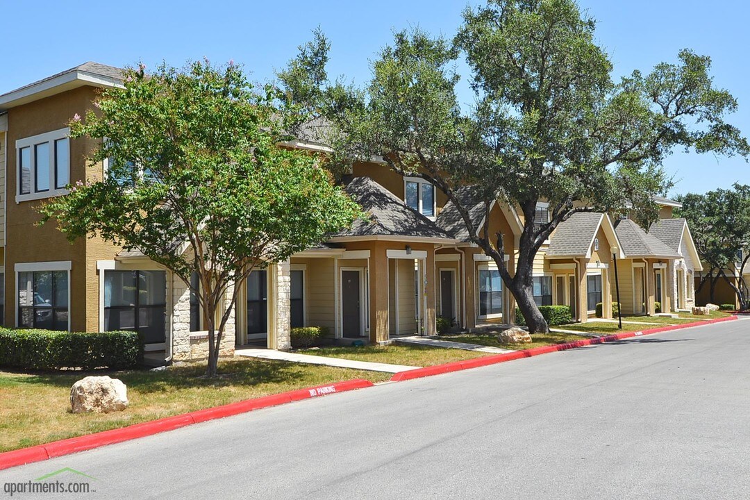 Providence Estates in San Antonio, TX - Building Photo