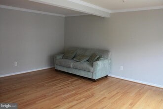7018 Oak Grove Way in Elkridge, MD - Building Photo - Building Photo