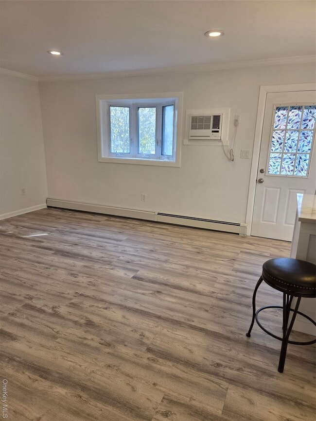 127 E 12th St in Huntington Station, NY - Building Photo - Building Photo