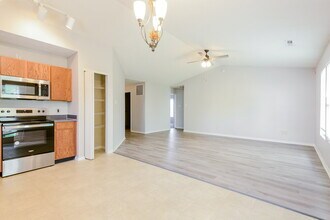 2989 Hearthside Dr in Greenwood, IN - Building Photo - Building Photo