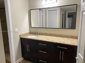 193 Lakeview Dr-Unit -106 in Weston, FL - Building Photo - Building Photo