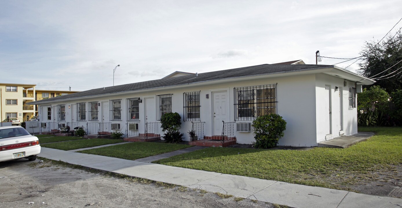 6440 W Flagler St in Miami, FL - Building Photo