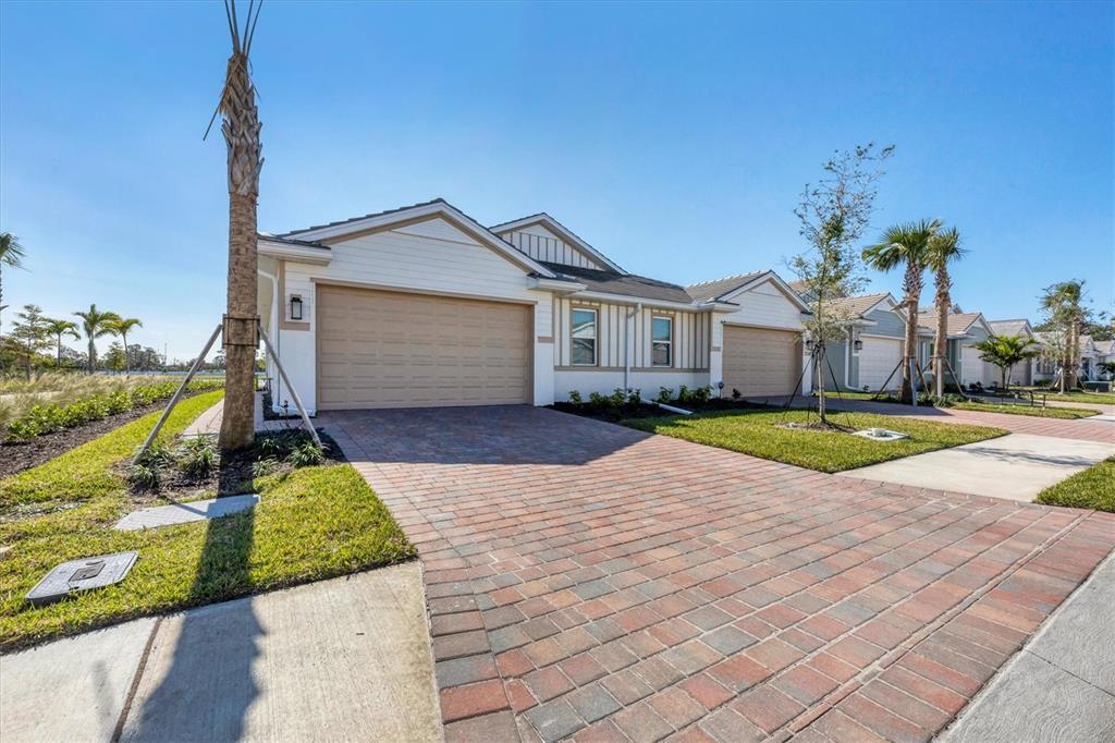 111 Ibiza Lp in Venice, FL - Building Photo