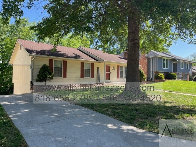 10506 NW 57 St in Parkville, MO - Building Photo - Building Photo