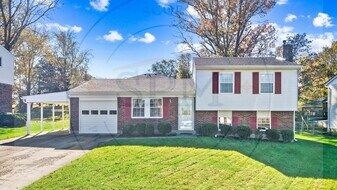 9204 Woodreed Ct in Crestwood, KY - Building Photo