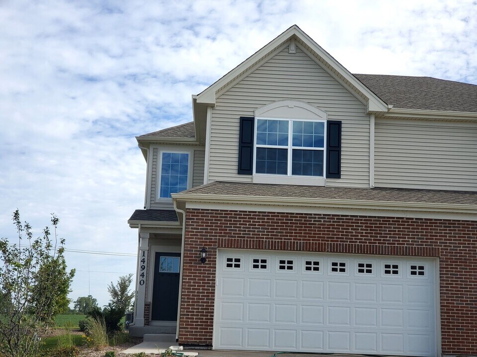 14940 Cyrus Dr in Manhattan, IL - Building Photo