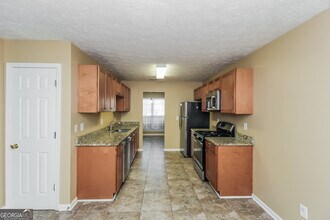 7175 Springchase Way in Austell, GA - Building Photo - Building Photo