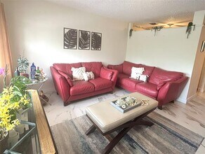 900 SW 10th Terrace in Hallandale Beach, FL - Building Photo - Building Photo