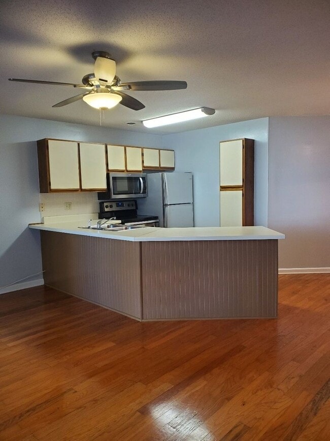 property at 1891 Colony Dr