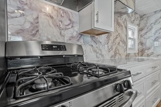 1935 Maddy Ln in Keego Harbor, MI - Building Photo - Building Photo