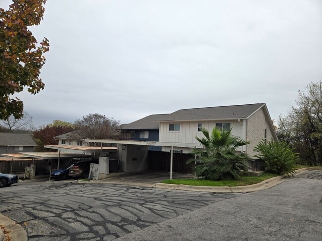 7401 Sordello Dr in Austin, TX - Foto de edificio - Building Photo