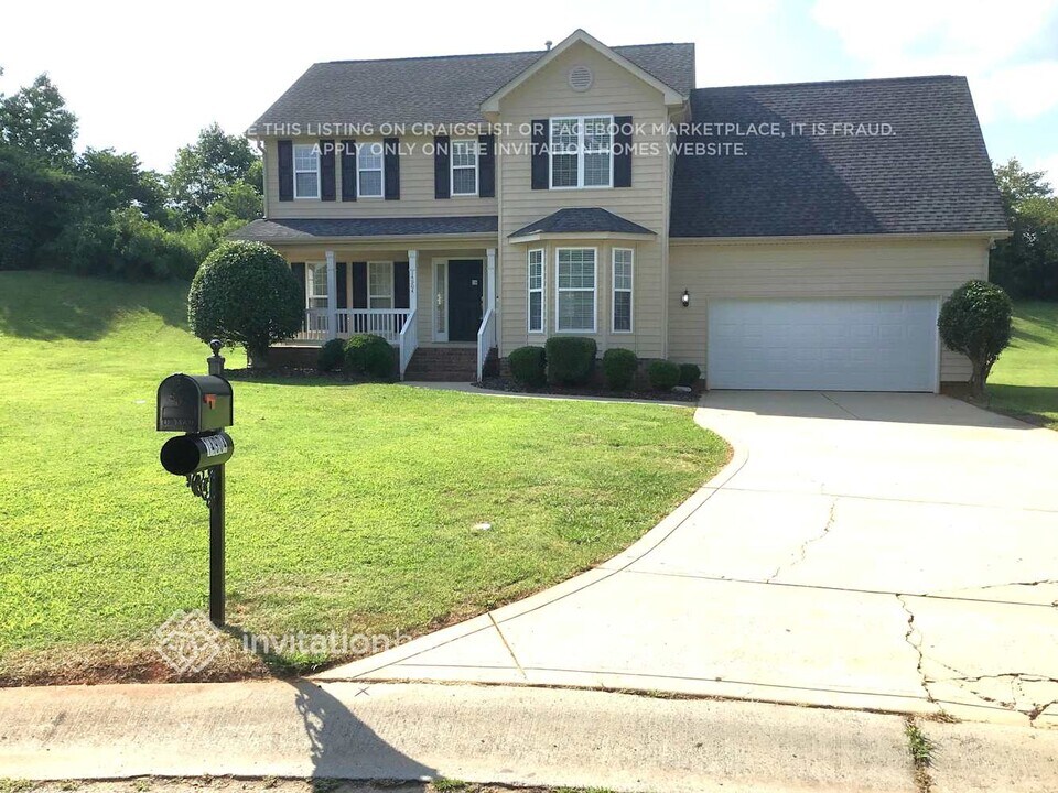 14904 Castlebridge Ln in Matthews, NC - Foto de edificio
