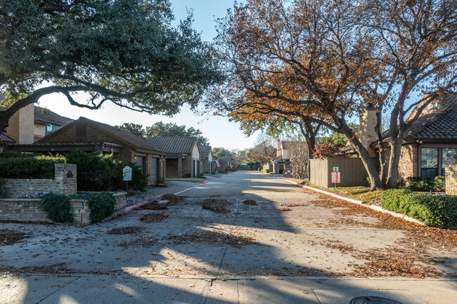 Custer Trails Condos in Richardson, TX - Building Photo - Building Photo