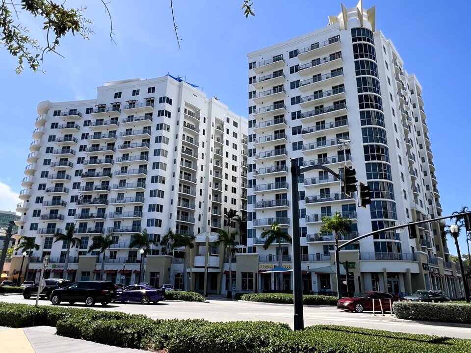 1830 Radius Dr, Unit 1203 in Hollywood, FL - Building Photo