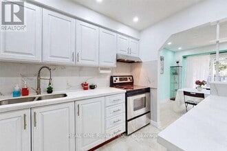 45 Dundalk Dr in Toronto, ON - Building Photo - Building Photo