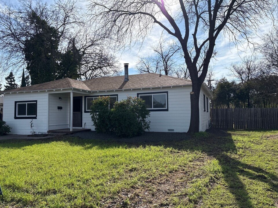 30 Oak Dr in Chico, CA - Building Photo