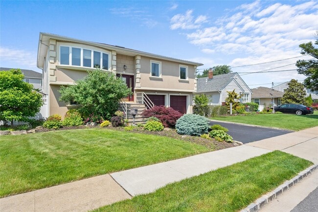 67 Greatwater Ave in Massapequa, NY - Building Photo - Building Photo
