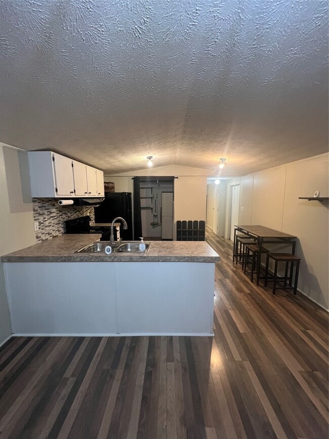 property at 11384 Oakwood Dr