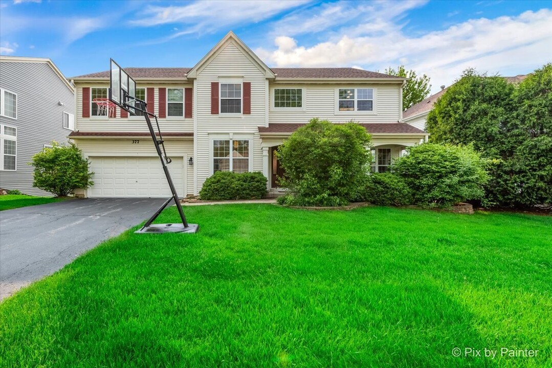 377 Sterling Cir in Cary, IL - Foto de edificio