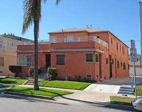 413 N Gardner St in Los Angeles, CA - Foto de edificio - Building Photo