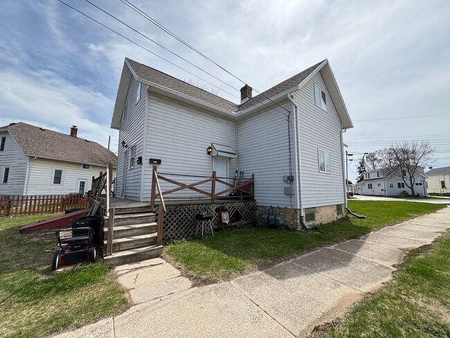 1952 Roosevelt Ave in Two Rivers, WI - Building Photo - Building Photo