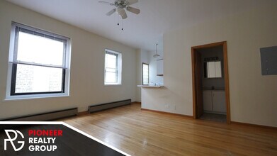 634 W Barry Ave, Unit 403 in Chicago, IL - Building Photo - Building Photo