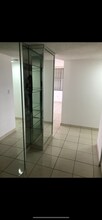 1200 NE Miami Gardens Dr, Unit 820 in Miami, FL - Foto de edificio - Building Photo