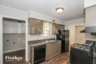 2036 St James Dr in Memphis, TN - Building Photo - Building Photo