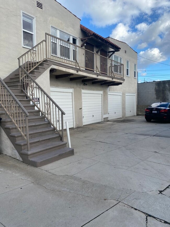 2809-2821.5-28215 Rowena Ave in Los Angeles, CA - Building Photo - Building Photo