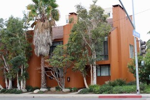 2102 Neilson Way, Unit none in Santa Monica, CA - Building Photo