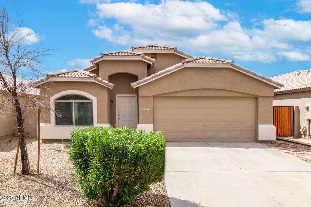 3717 W Santa Cruz Ave in Queen Creek, AZ - Building Photo