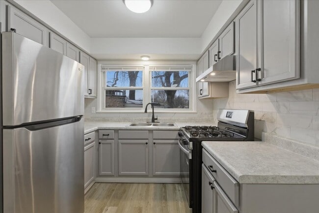 8921 S Cottage Grove Ave, Unit 3E in Chicago, IL - Building Photo - Building Photo