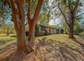 3235 Springdale Dr in Tallahassee, FL - Building Photo