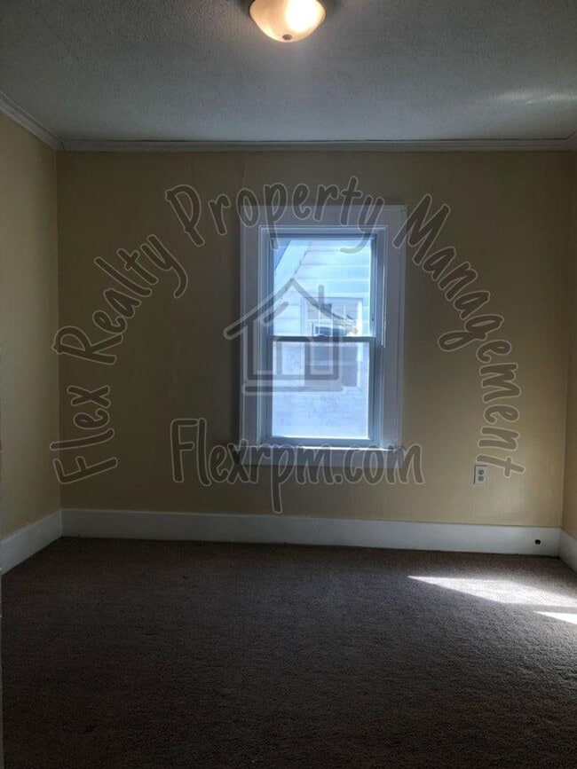 2054 Wyndhurst Rd in Toledo, OH - Building Photo - Building Photo