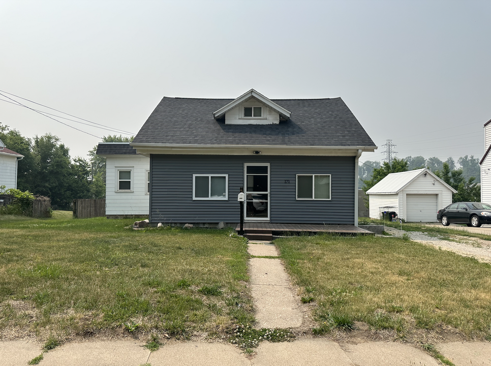 171 5th Ave in Marion, IA - Building Photo