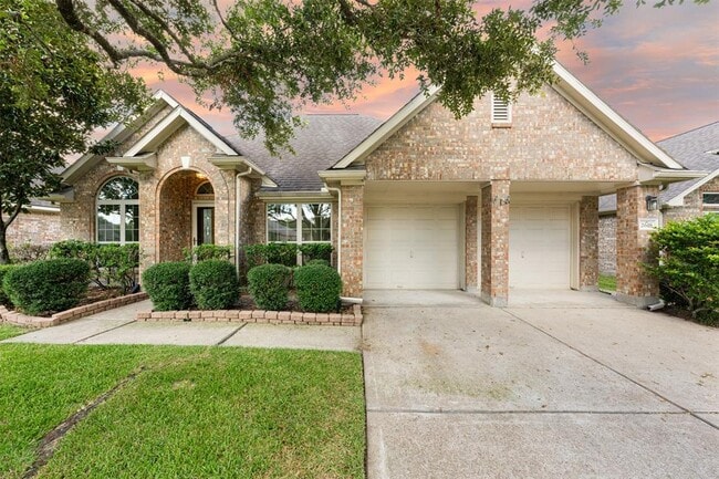 property at 2618 Parkbriar Ln