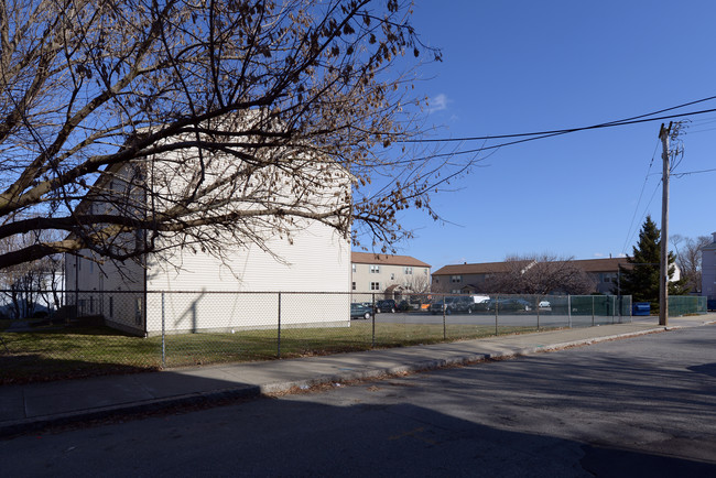 340-380 Buffinton St in Fall River, MA - Foto de edificio - Building Photo