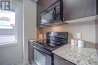 315 Village Green Square in Toronto, ON - Building Photo - Building Photo