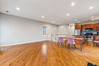 1761 W Morse Ave in Chicago, IL - Building Photo - Building Photo