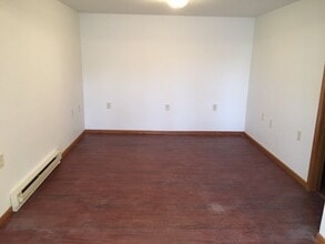 606 N Main St, Unit #8 in Holmen, WI - Foto de edificio - Building Photo