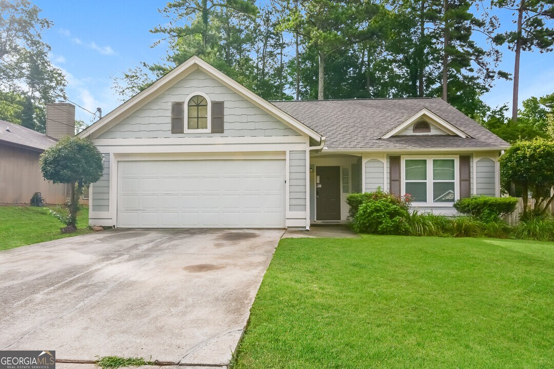 5324 Biffle Downs Rd in Stone Mountain, GA - Building Photo