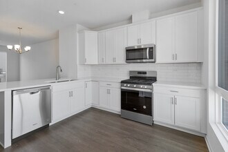 1262 Lakepointe Dr in Schaumburg, IL - Building Photo - Building Photo